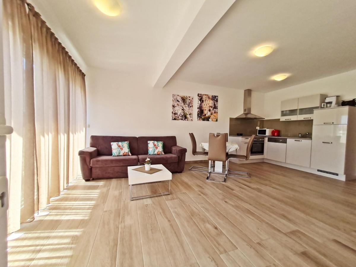 Ab Villa ポドストラナ エクステリア 写真